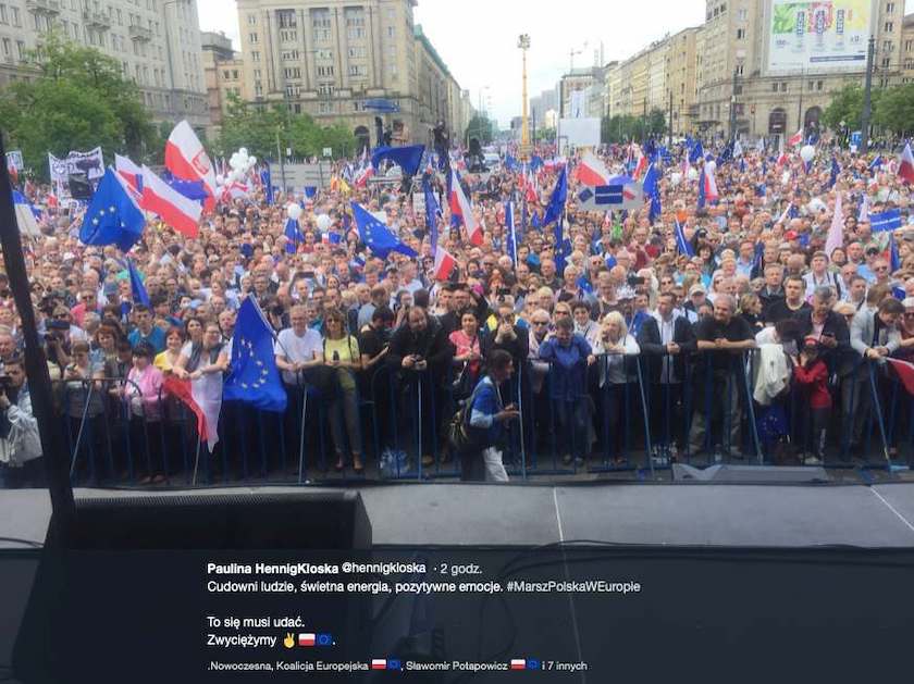 Sprzeczne informacje ws. frekwencji na marszu Polska w Europie obiegły sieć i rozpoczęły polityczną dyskusję