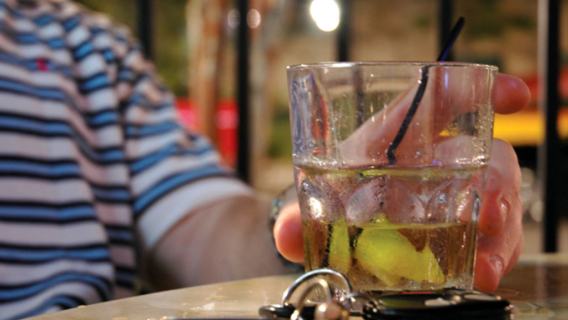 Ile alkoholu piją Polacy? Statystyki