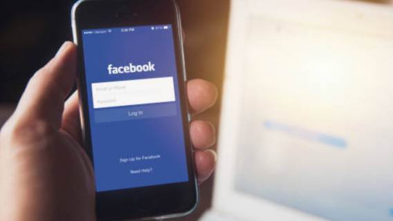Facebook podgląda nas przez aparat bez autoryzacji? W sieci pojawił się 