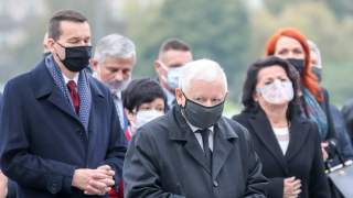 Mateusz Morawiecki i Jarosław Kaczyński w maseczkach